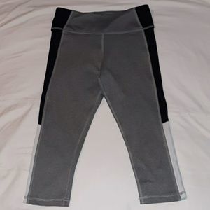 Trina Turk Colorblock High Waist Capri Leggings
S